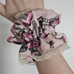 Ma*rs Gyaru Perfume Print Scrunchie Bracelet
